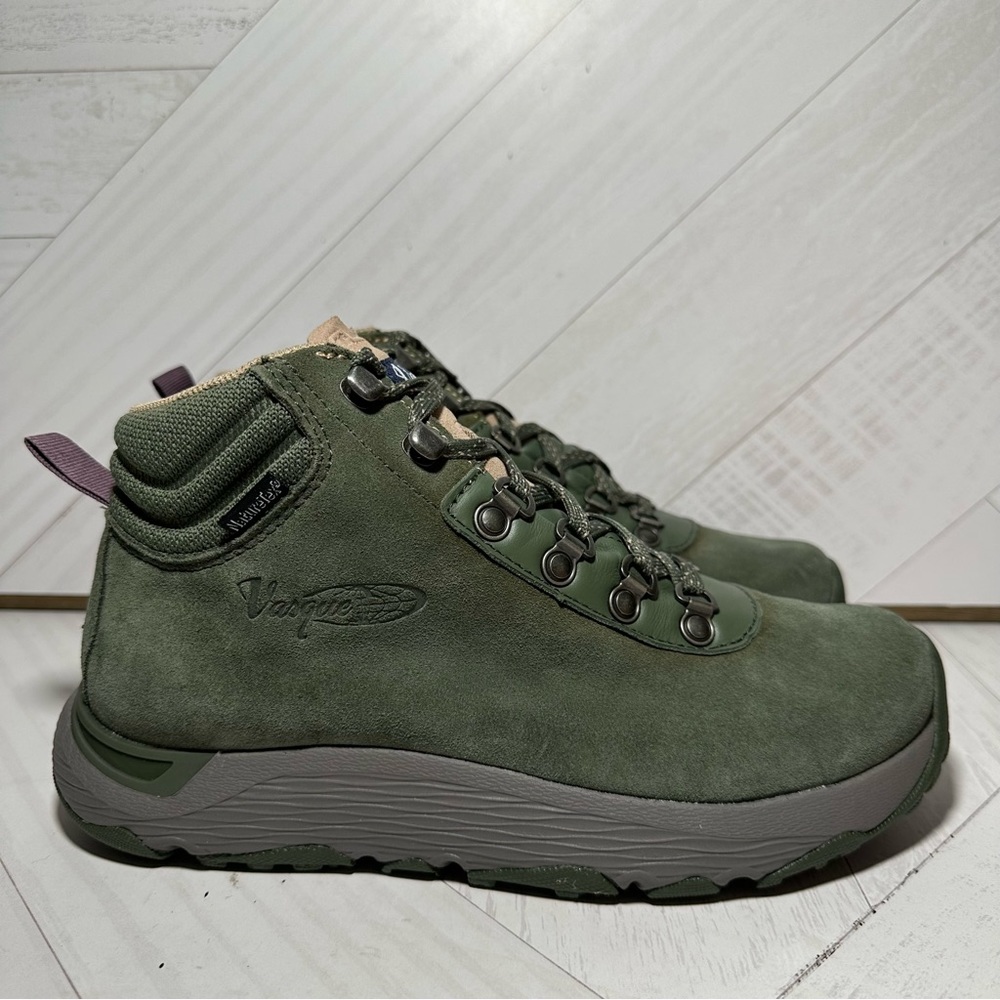 Women’s vasque sunsetter NTX hiking boots size 8 Green